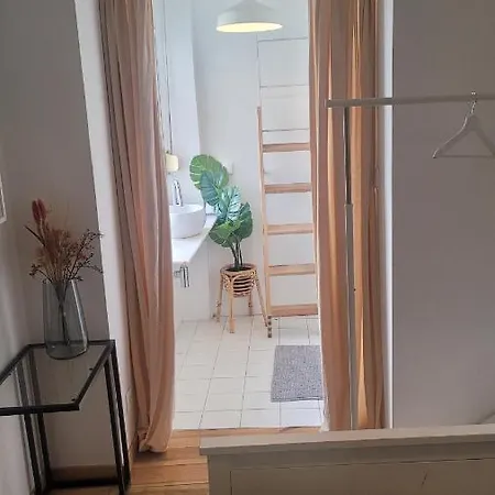 Tiny With Private Bathroom - Bairro Alto * Lisboa